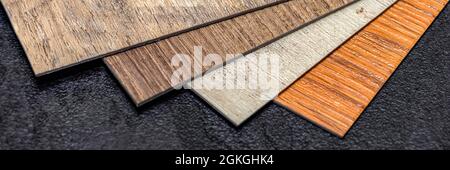 PVC-Vinylboden. Muster von Vinylböden. Sammlung von Vinyl-Fliesen. Heimwerkerartikel Stockfoto