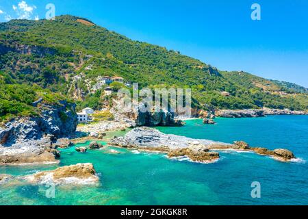 Berühmter Mylopotamos Strand bei Tsagarada von Pelion in Griechenland. Stockfoto