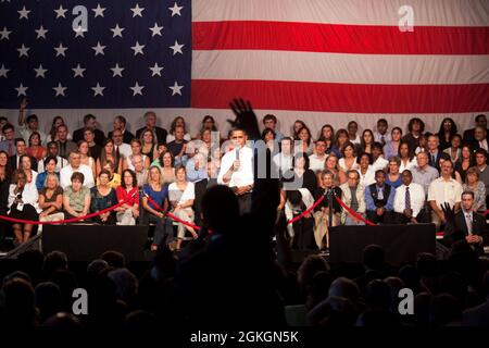 Präsident Barack Obama beantwortet Fragen während eines Rathaustreffens im Gesundheitswesen an der Shaker Heights High School in Cleveland, Ohio, am 23. Juli 2009. (Offizielles Foto des Weißen Hauses von Samantha Appleton) Dieses offizielle Foto des Weißen Hauses wird nur zur Veröffentlichung durch Nachrichtenorganisationen und/oder zum persönlichen Druck durch die Betreffenden des Fotos zur Verfügung gestellt. Das Foto darf in keiner Weise manipuliert werden und darf nicht in kommerziellen oder politischen Materialien, Anzeigen, E-Mails, Produkten, Werbeaktionen verwendet werden, die in irgendeiner Weise die Zustimmung oder Billigung des Präsidenten, des ersten, nahelege Stockfoto