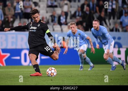 Malmö, Schweden. September 2021. Paulo Dybala vom FC Juventus erzielt beim Fußballspiel der UEFA Champions League der Gruppe H zwischen Malmo und Juventus FC am 14. September 2021 im neuen Stadion von Malmo in Malmo (Schweden) ein Elfmeterschießen mit dem Tor von 0-3. Foto Federico Tardito/Insidefoto Kredit: Insidefoto srl/Alamy Live News Stockfoto