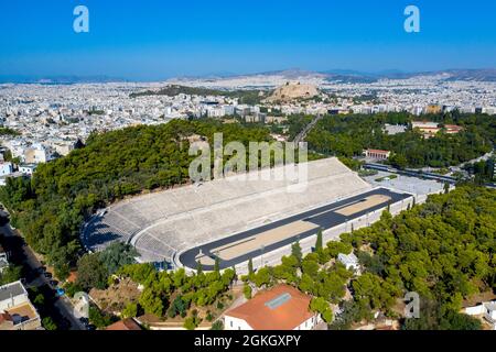 Panathenäisches Stadion in Athen, Griechenland (Austragung der ersten modernen Olympischen Spiele 1896), auch bekannt als Kalimarmaro, was guten Marmorstein bedeutet Stockfoto