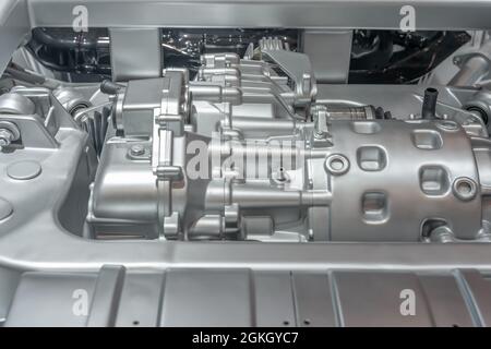 Detaillierte Nahaufnahme eines Elektroauto-Motors und von Ersatzteilen Stockfoto