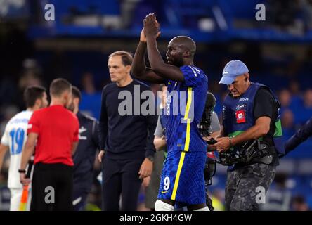 Chelsea's Romelu Lukaku applaudiert den Fans nach dem UEFA Champions League Spiel der Gruppe H in Stamford Bridge, London. Bilddatum: Dienstag, 14. September 2021. Stockfoto