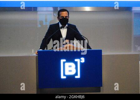 Sao Paulo, Sao Paulo, Brasilien. September 2021. (INT) Gouverneur von Sao Paulo Joao Doria nimmt an einer Auktion für Konzession von State Parks Teil. 14. September 2021, Sao Paulo, Brasilien: Der Gouverneur von Sao Paulo, Joao Doria, und der Minister für Infrastruktur und Umwelt, Marcos Penido, während einer Sitzung des internationalen Wettbewerbs für die Konzession der State Parks von Cantareira und Horto Florestal (Alberto LÃƒÂ¶fgren), an der Börse B3, in der Innenstadt von Sao Paulo, am Dienstag, den 14. September 2021. Der Bieter, der den höchsten Zuschusswert vorweist, ist für die Revitalisati verantwortlich Stockfoto