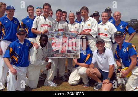 DAS SPIEL FÜR DIE MARINE ASCHE MATROSEN AUS PORTSMOUTH UND DIE AUSTRALISCHEN NAVY CRICKET-TEAMS SCHLIESSEN SICH DER SUNS ARMED FORCES DAY KAMPAGNE AN. PIC MIKE WALKER, 2009 Stockfoto