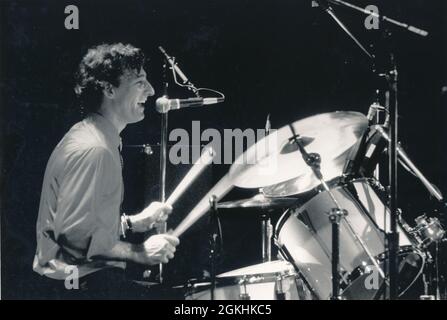 Austin Texas USA, ©1980: Fran Christina, Schlagzeuger der Fabulous Thunderbirds, spielt im Austin Opry House. ©Bob Daemmrich Stockfoto