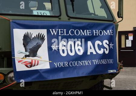 Die dem 606. Air Control Squadron (ACS) zugewiesenen Flieger kehren am 26. April 2021 auf dem Aviano Air Base, Italien, nach Hause zurück. Etwa 100 Flugzeuge vom 606. ACS wurden sechs Monate lang an verschiedenen Standorten in Südostasien eingesetzt und liefern Echtzeit-Schlachtfeld-Bilder für die Betreiber, um Flugzeuge in ihrem Verantwortungsbereich zu steuern. Stockfoto