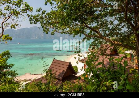 Tolle Aussicht von der Hotelterrasse auf Phi Phi Island, Thailand Stockfoto