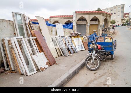 Gebrauchtmarkt am Stadtrand von Tanger in Marokko Stockfoto