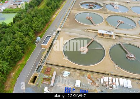 Panorama-Ansicht in der Verarbeitung von Rücklaufwassertanks Moderne städtische Kläranlage Stockfoto