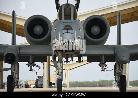 Maj. Gen. Brian K. Borgen, der 10. Kommandant der Luftwaffe, taxis nach seinem letzten Flug mit dem 442d Fighter Wing am 27. April 2020 auf der Whiteman Air Force Base, ist Mo. Borgen ein ehemaliger Kommandant der FW 442. Stockfoto