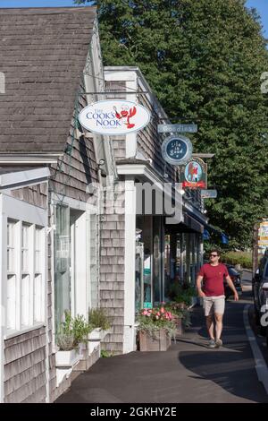 Geschäfte entlang der Main Street in Chatham, Massachusetts, am Cape Cod. Stockfoto