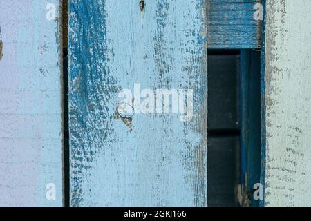 Unbehandelte Holzplanken mit pastellfarbener Kreidefarbe bemalt. Vektor Holz Textur Hintergrund Stockfoto