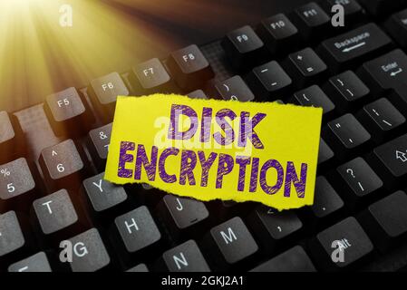 Konzeptionelle Anzeige Disk Encryption. Wort, das über den Sicherheitsmechanismus geschrieben wird, der zum Schutz von ruhenden Daten verwendet wird, indem Krankenhausdatensätze und -Berichte eingegeben und erstellt werden Stockfoto