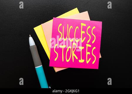 Erfolgsgeschichten zur Konzeptunterschrift. Geschäftskonzept Geschichte von etwas oder jemandem, der großen Erfolg erzielt Denken Neue helle Ideen Erneuerung Stockfoto