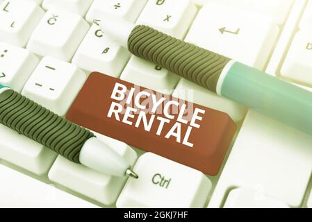 Textunterschrift zur Darstellung von Fahrradverleih. Konzeptfoto ein Unternehmen, das Fahrräder an Touristen oder Reisende vermietet und neue Social-Media-Inhalte postet Stockfoto