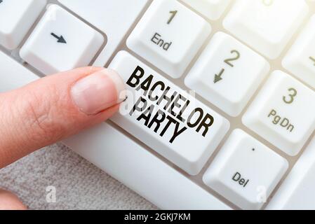 Schreiben Anzeige Text Bachelor Party. Business-Schaufenster eine Party für einen Mann, der kurz vor der Hochzeit ist Lady Finger showing-pressing Tastatur gegeben Stockfoto