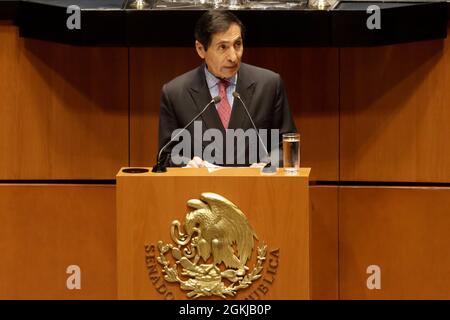 Der mexikanische Finanzminister Rogelio Ramirez de la O spricht im Rahmen des III. Regierungsberichts von Mexikos Präsident Andres Manuel Lopez Obrador im Senat von Mexiko als Teil des Glanzes. Am 13. September 2021 In Mexiko-Stadt, Mexiko. (Foto von Luis Barron/Eyepix Group) Stockfoto