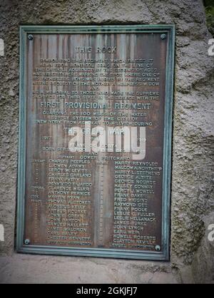 Das erste Provisorische Regiment New York Guard Aqueduct Defense Memorial, das sich am 2. Mai 2021 auf dem Sleepy Hollow Cemetery befindet. Das Denkmal erinnert an die 40 Soldaten des ersten provisorischen Regiments der New Yorker Garde, die während des Ersten Weltkriegs im Dienst von New York starben und das New Yorker Reservoir System schützten. Die NYC DEP sind die Vorgänger der Soldaten der New Yorker Garde, die die Systeme vor über 100 Jahren beschützten, der Mission, in der die NYC DEP bis heute weitergeht. (Fotos der New York State Division of Military and Naval Affairs von Mark Getman, dem New Yorker Gardehauptmann) Stockfoto