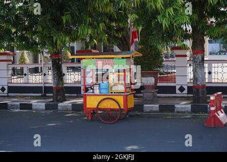 Architektur, asien, Gebäude, Bus, Hauptstadt, Cart, Stadt, Küche, Kultur, Tag, Eatery, es pleret, europa, Lebensmittel, Gerobak, Gerobak Kaki lima, grün, ind Stockfoto