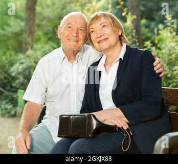 Porträt eines verliebten älteren Paares Stockfoto
