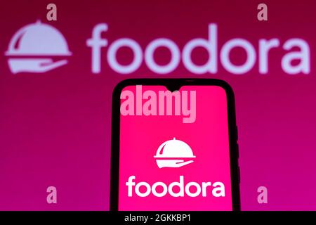 Brasilien. September 2021. In dieser Abbildung ist das Foodora-Logo auf einem Smartphone und im Hintergrund zu sehen. (Foto von Rafael Henrique/SOPA Images/Sipa USA) Quelle: SIPA USA/Alamy Live News Stockfoto