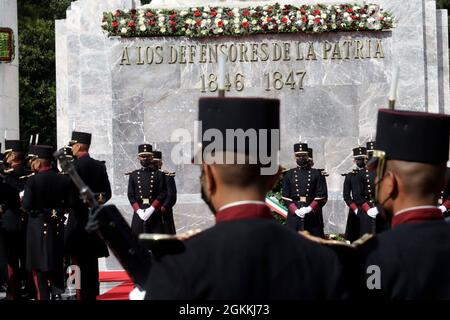 Nicht exklusiv: Militär Nehmen Sie an der Zeremonie zum Gedenken an den 174. Jahrestag der Heldentat der Kadetten des heldenhaften Militärs C Teil Stockfoto