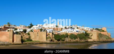 Die Mauern der Kasbah der Udayas aus dem 12. Jahrhundert in Rabat, Marokko. Stockfoto