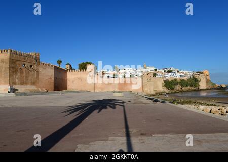 Die Mauern der Kasbah der Udayas aus dem 12. Jahrhundert in Rabat, Marokko. Stockfoto