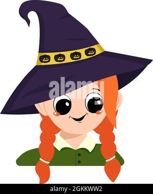 Avatar eines Mädchens mit roten Haaren, großen Augen, Brille und einem breiten glücklichen Lächeln in einem spitzen Hexenhut mit Kürbis. Der Kopf eines Kindes mit einem freudigen Gesicht. Halloween Party Dekoration Stock Vektor