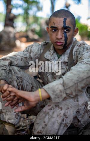 Rekruten von Alpha Company, 1. Rekrutenschulungsbataillon, haben während des Crucible Aboard Marine Corps Recruit Depot Parris Island S.C., 21. Mai 2021, verschiedene Veranstaltungen abgeschlossen. Der Crucible ist das letzte Ereignis für die Rekruten, bevor sie United States Marines werden. Stockfoto