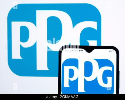 Auf diesem Foto Illustration PPG Industries, Inc. Logo auf einem Smartphone angezeigt Stockfoto