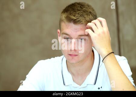 Nicht exklusiv: KIEW, UKRAINE - 15. SEPTEMBER 2021 - Mittelfeldspieler des FC Dynamo Kiew Oleksandr Syrota ist während der Pressekonferenz nach dem 20 abgebildet Stockfoto