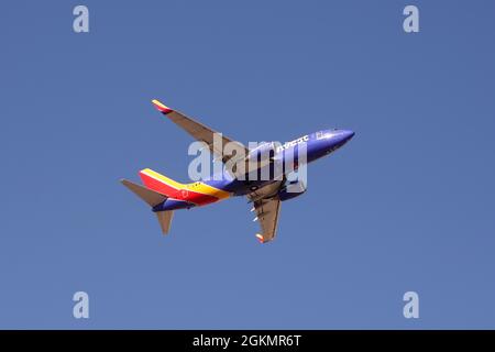 Eine Gesamtansicht einer Southwest Airlines Boeing 737-700 (Twin-Jet)-Registrierung N7878A hebt vom McCarran International Airport, Tuesd, ab Stockfoto