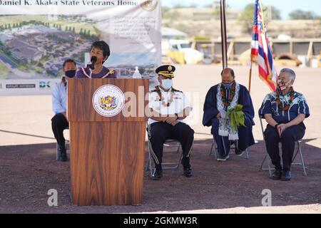 Gov. David Y. IgE, Bürgermeister von Honolulu, Rick Blangiardi, Generalmajor Kenneth S. Hara, General des staatlichen Adjutanten, Familienmitglieder des verstorbenen Senators Daniel K. Akaka, einer kleinen Anzahl von Gemeindemitgliedern, Und ein Veteran aus jeder Kriegszeit war am Memorial Day, Montag, den 31. Mai 2021, um 10 Uhr bereit, den Boden für das neue Staatskveteranenheim (SVH) von Daniel K. Akaka zu brechen Stockfoto