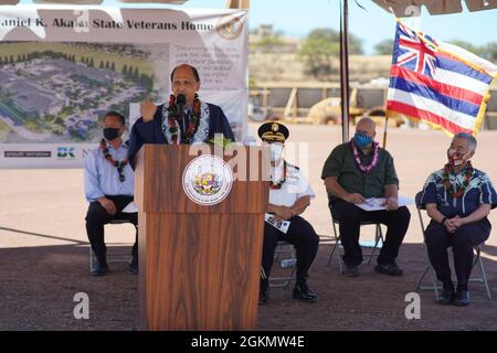 Gov. David Y. IgE, Bürgermeister von Honolulu, Rick Blangiardi, Generalmajor Kenneth S. Hara, General des staatlichen Adjutanten, Familienmitglieder des verstorbenen Senators Daniel K. Akaka, einer kleinen Anzahl von Gemeindemitgliedern, Und ein Veteran aus jeder Kriegszeit war am Memorial Day, Montag, den 31. Mai 2021, um 10 Uhr bereit, den Boden für das neue Staatskveteranenheim (SVH) von Daniel K. Akaka zu brechen Stockfoto