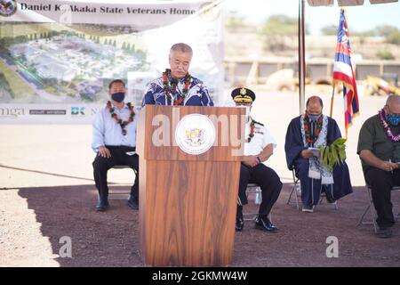 Gov. David Y. IgE, Bürgermeister von Honolulu, Rick Blangiardi, Generalmajor Kenneth S. Hara, General des staatlichen Adjutanten, Familienmitglieder des verstorbenen Senators Daniel K. Akaka, einer kleinen Anzahl von Gemeindemitgliedern, Und ein Veteran aus jeder Kriegszeit war am Memorial Day, Montag, den 31. Mai 2021, um 10 Uhr bereit, den Boden für das neue Staatskveteranenheim (SVH) von Daniel K. Akaka zu brechen Stockfoto