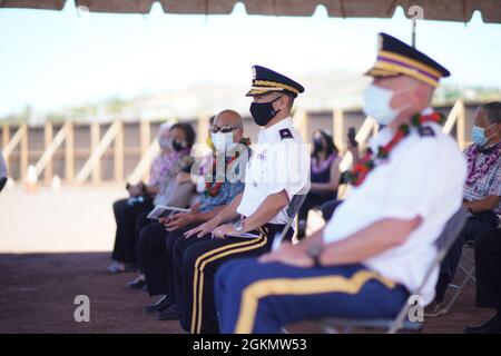 Gov. David Y. IgE, Bürgermeister von Honolulu, Rick Blangiardi, Generalmajor Kenneth S. Hara, General des staatlichen Adjutanten, Familienmitglieder des verstorbenen Senators Daniel K. Akaka, einer kleinen Anzahl von Gemeindemitgliedern, Und ein Veteran aus jeder Kriegszeit war am Memorial Day, Montag, den 31. Mai 2021, um 10 Uhr bereit, den Boden für das neue Staatskveteranenheim (SVH) von Daniel K. Akaka zu brechen Stockfoto