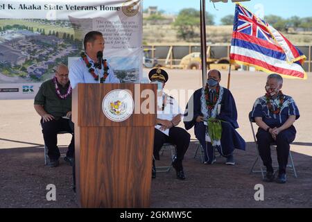 Gov. David Y. IgE, Bürgermeister von Honolulu, Rick Blangiardi, Generalmajor Kenneth S. Hara, General des staatlichen Adjutanten, Familienmitglieder des verstorbenen Senators Daniel K. Akaka, einer kleinen Anzahl von Gemeindemitgliedern, Und ein Veteran aus jeder Kriegszeit war am Memorial Day, Montag, den 31. Mai 2021, um 10 Uhr bereit, den Boden für das neue Staatskveteranenheim (SVH) von Daniel K. Akaka zu brechen Stockfoto