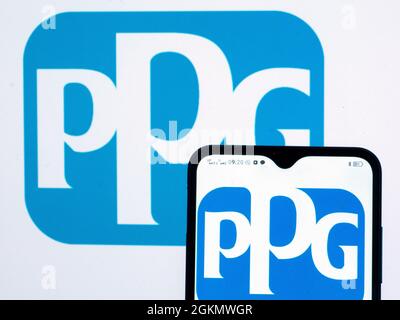 Ukraine. September 2021. Auf diesem Foto Illustration PPG Industries, Inc. Logo auf einem Smartphone und im Hintergrund zu sehen. (Foto von Igor Golovniov/SOPA Images/Sipa USA) Quelle: SIPA USA/Alamy Live News Stockfoto