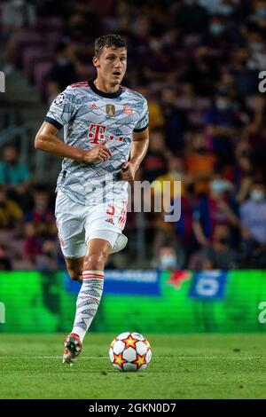 SPANIEN, FUSSBALL, CHAMPIONS LEAGUE, FC BARCELONA GEGEN FC BAYERN MÜNCHEN. FC Bayern München (5) Benjamin Pavard beim Champions-League-Gruppenspiel zwischen dem FC Barcelona und dem FC Bayern München am 14. September 2021 im Camp Nou, Barcelona, Spanien. © Joan Gosa 2021 Stockfoto