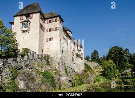 Schloss Matzen ist eine historische österreichische Schloss in Tirol in der Nähe der Niederlassung der Zillertaler im Inntal. Stockfoto