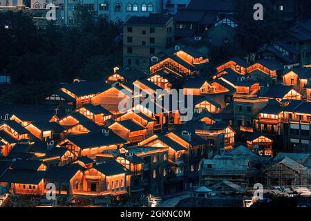 Chongqing, Chongqing, China. September 2021. Die Bergstadt Chongqing ist die „Verantwortung für den Nennwert“ einer Stadt in Westchina. Der einzigartige urbane Charme von Chongqing, einer "Stadt der Berge und Flüsse", hat die Aufmerksamkeit des ganzen Landes und der Welt erregt. (Bild: © SIPA Asia via ZUMA Press Wire) Stockfoto