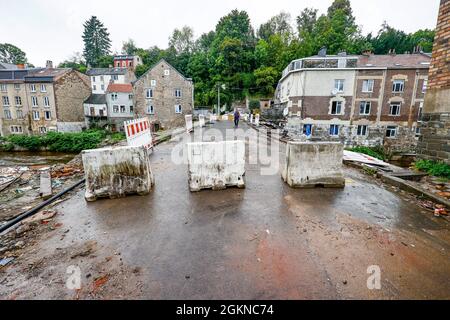 Die Abbildung zeigt einen königlichen Besuch bei lokalen Händlern, Vertretern des Roten Kreuzes, der Verteidigung und Verbänden in Ensival, in einer Serie o Stockfoto