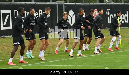 15. September 2021, Hessen, Frankfurt/Main: Fußball: Europa League, vor dem Gruppenspiel Eintracht Frankfurt gegen Fenerbahce Istanbul im Deutsche Bank Park. Die Spieler der Eintracht Frankfurt nehmen am Abschlusstraining im Stadion Teil. Foto: Arne Dedert/dpa Stockfoto