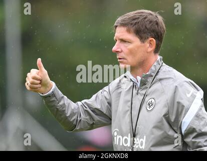 15. September 2021, Hessen, Frankfurt/Main: Fußball: Europa League, vor dem Gruppenspiel Eintracht Frankfurt gegen Fenerbahce Istanbul im Deutsche Bank Park. Cheftrainer Oliver Glasner nimmt am Final Training von Eintracht Frankfurt im Stadion Teil. Foto: Arne Dedert/dpa Stockfoto