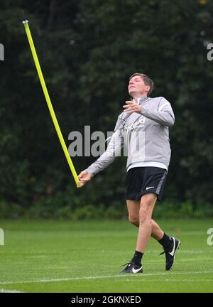 15. September 2021, Hessen, Frankfurt/Main: Fußball: Europa League, vor dem Gruppenspiel Eintracht Frankfurt gegen Fenerbahce Istanbul im Deutsche Bank Park. Cheftrainer Oliver Glasner nimmt am Final Training von Eintracht Frankfurt im Stadion Teil. Foto: Arne Dedert/dpa Stockfoto