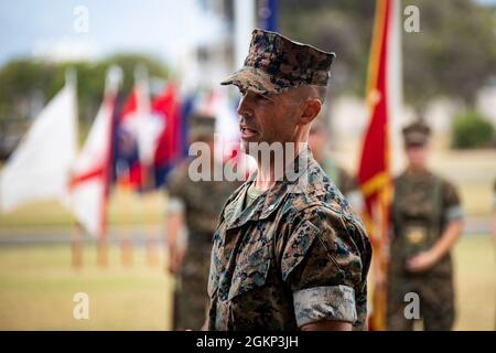 U.S. Marine Corps LT. Col. Stephen M. McNeil, ankommender Kommandant, Hauptquartier-Bataillon, Marine Corps Base Hawaii, spricht während der HQBN-Befehlswechsel-Zeremonie am 10. Juni 2021 mit dem Publikum. Oberstleutnant Carrie C. Batson gab das Kommando an McNeil ab. Stockfoto