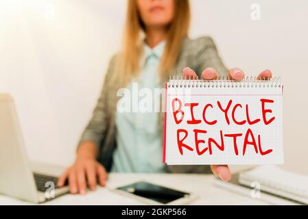 Textunterschrift zur Darstellung von Fahrradverleih. Geschäftsidee ein Unternehmen, das Fahrräder an Touristen oder Reisende ausvermietet, um Geld zu sparen Stockfoto