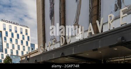 Le Havre, Frankreich - 8. August 2021: Bahnhof in Le Havre, Normandie, und das Gebäude des Nomad Hotels Stockfoto